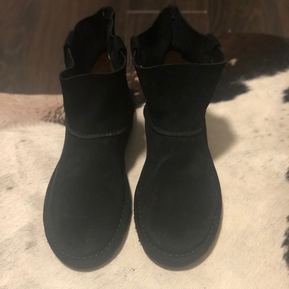 Ugg Mini Classic Bootie - Picture 3 of 7